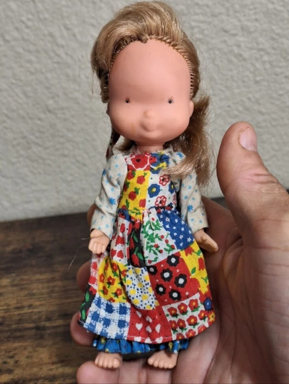 Cute Colorful Vintage 1975 Holly Hobbie 6" Doll.
